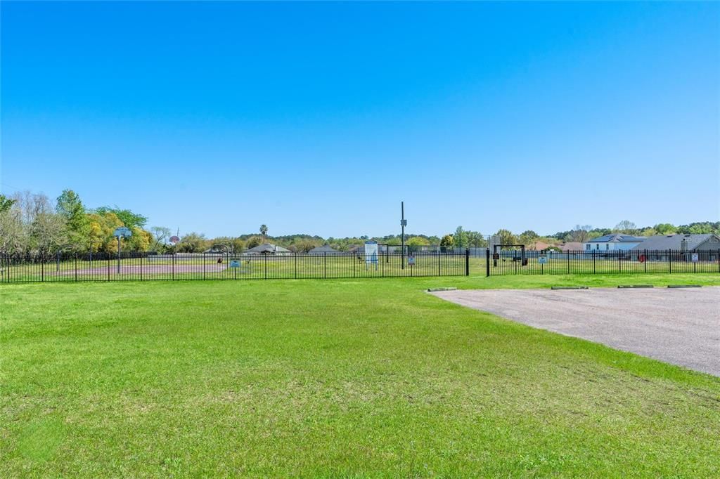 En Venta: $369,900 (4 camas, 2 baños, 1954 Pies cuadrados)
