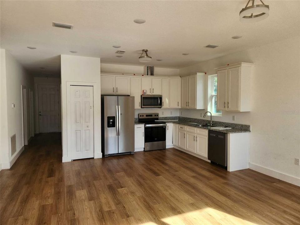 For Rent: $2,500 (2 beds, 2 baths, 1154 Square Feet)
