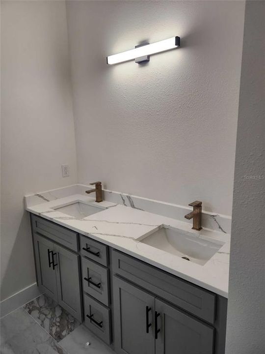 For Rent: $3,500 (3 beds, 3 baths, 2487 Square Feet)