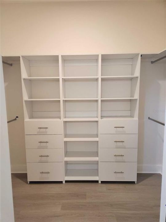 For Rent: $3,200 (4 beds, 2 baths, 2060 Square Feet)