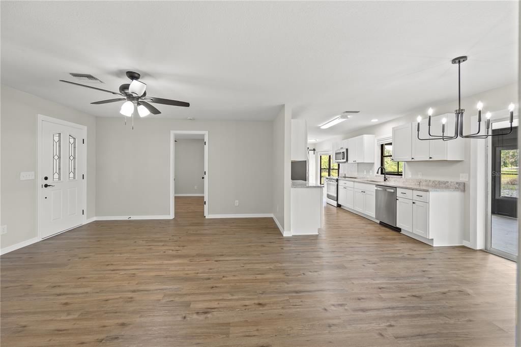 For Sale: $325,000 (3 beds, 2 baths, 1260 Square Feet)