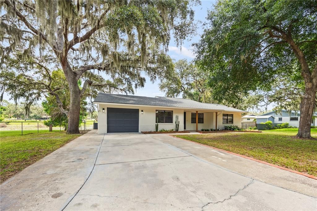 For Sale: $325,000 (3 beds, 2 baths, 1260 Square Feet)