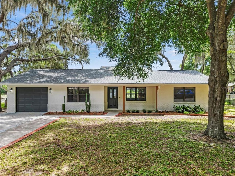 For Sale: $325,000 (3 beds, 2 baths, 1260 Square Feet)