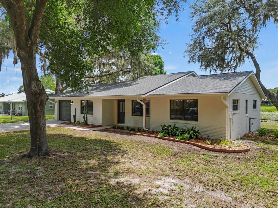 For Sale: $325,000 (3 beds, 2 baths, 1260 Square Feet)