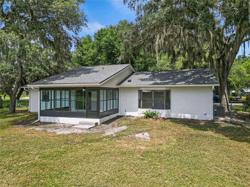 For Sale: $325,000 (3 beds, 2 baths, 1260 Square Feet)