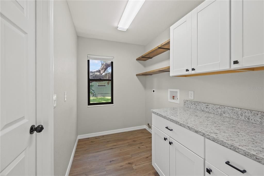 For Sale: $325,000 (3 beds, 2 baths, 1260 Square Feet)