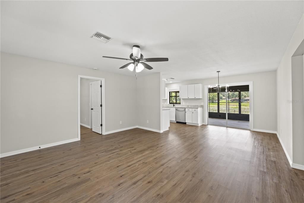 For Sale: $325,000 (3 beds, 2 baths, 1260 Square Feet)
