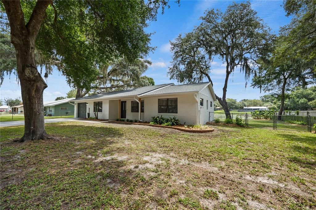 For Sale: $325,000 (3 beds, 2 baths, 1260 Square Feet)