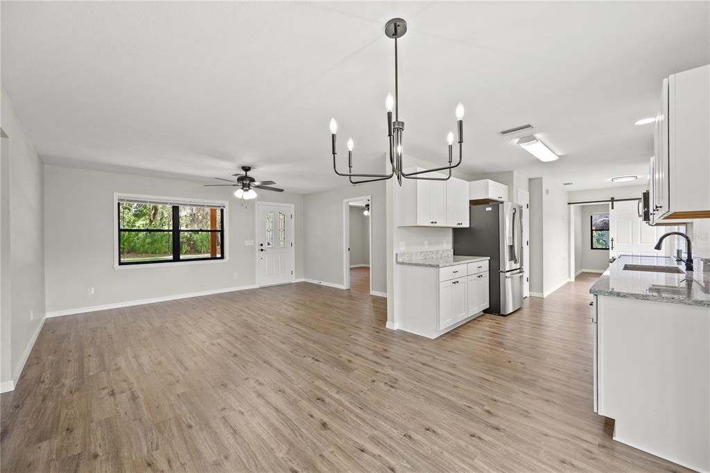 For Sale: $325,000 (3 beds, 2 baths, 1260 Square Feet)