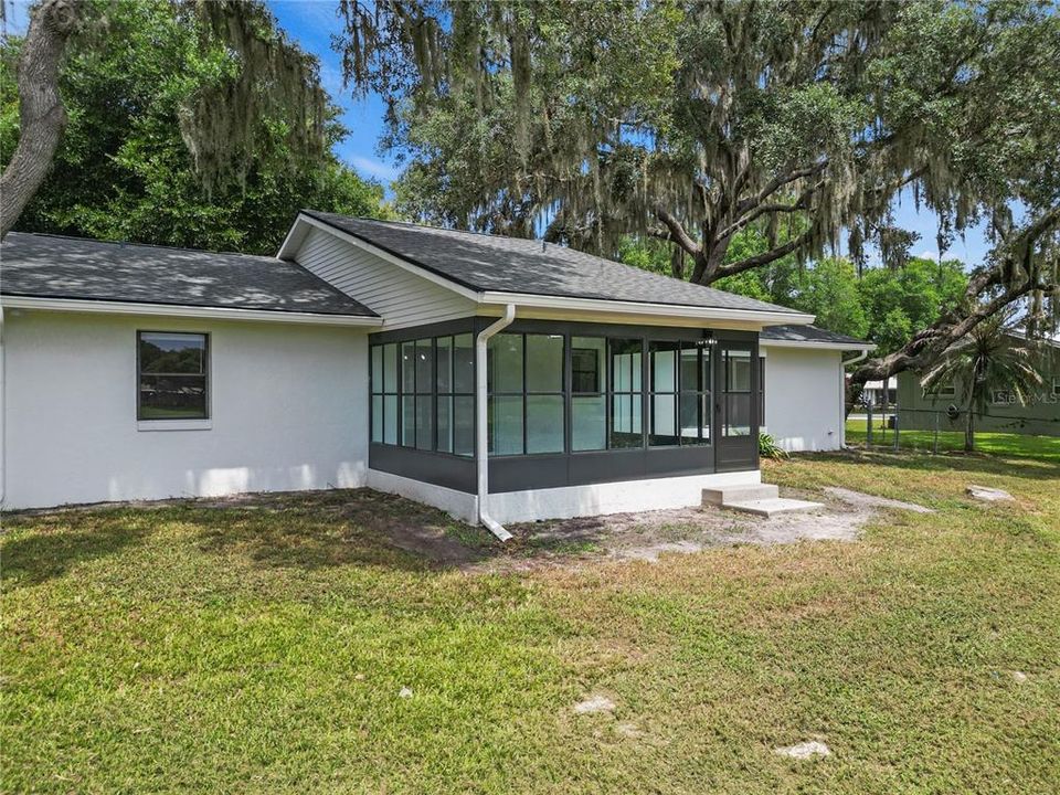 For Sale: $325,000 (3 beds, 2 baths, 1260 Square Feet)