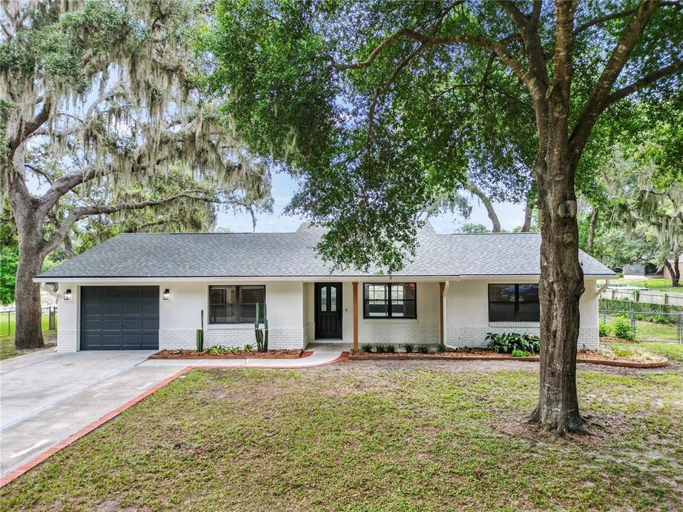 For Sale: $325,000 (3 beds, 2 baths, 1260 Square Feet)