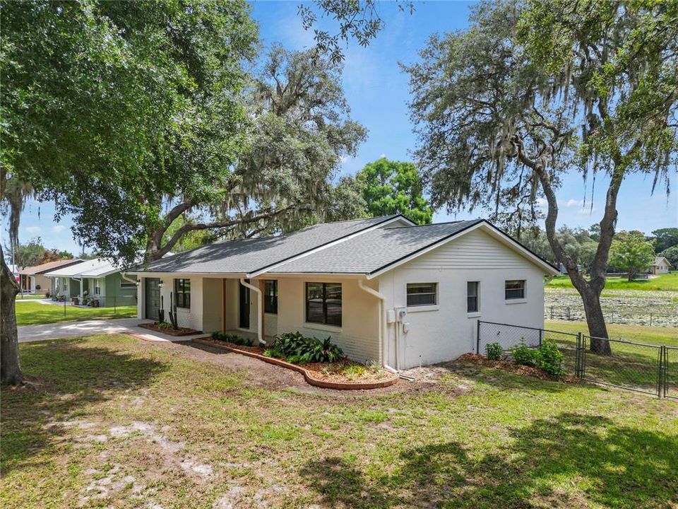 For Sale: $325,000 (3 beds, 2 baths, 1260 Square Feet)