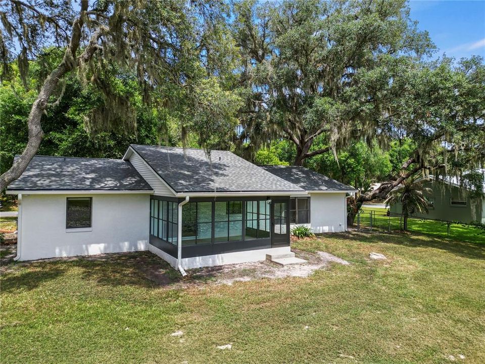 For Sale: $325,000 (3 beds, 2 baths, 1260 Square Feet)