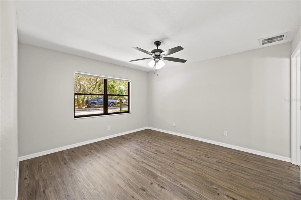 For Sale: $325,000 (3 beds, 2 baths, 1260 Square Feet)
