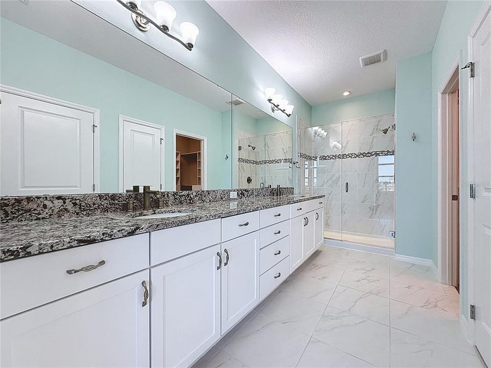 For Sale: $400,000 (3 beds, 2 baths, 1905 Square Feet)