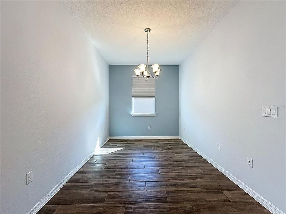 For Sale: $400,000 (3 beds, 2 baths, 1905 Square Feet)