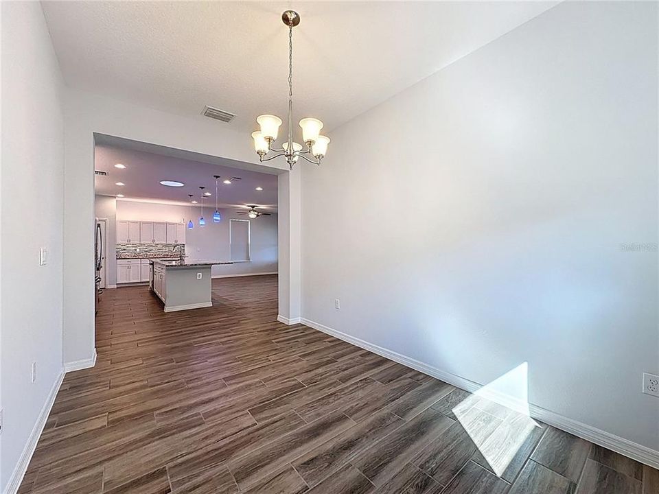 For Sale: $400,000 (3 beds, 2 baths, 1905 Square Feet)