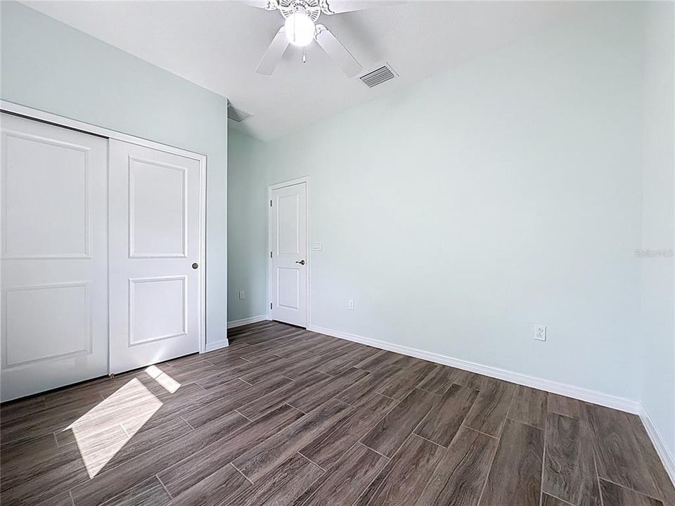 For Sale: $400,000 (3 beds, 2 baths, 1905 Square Feet)