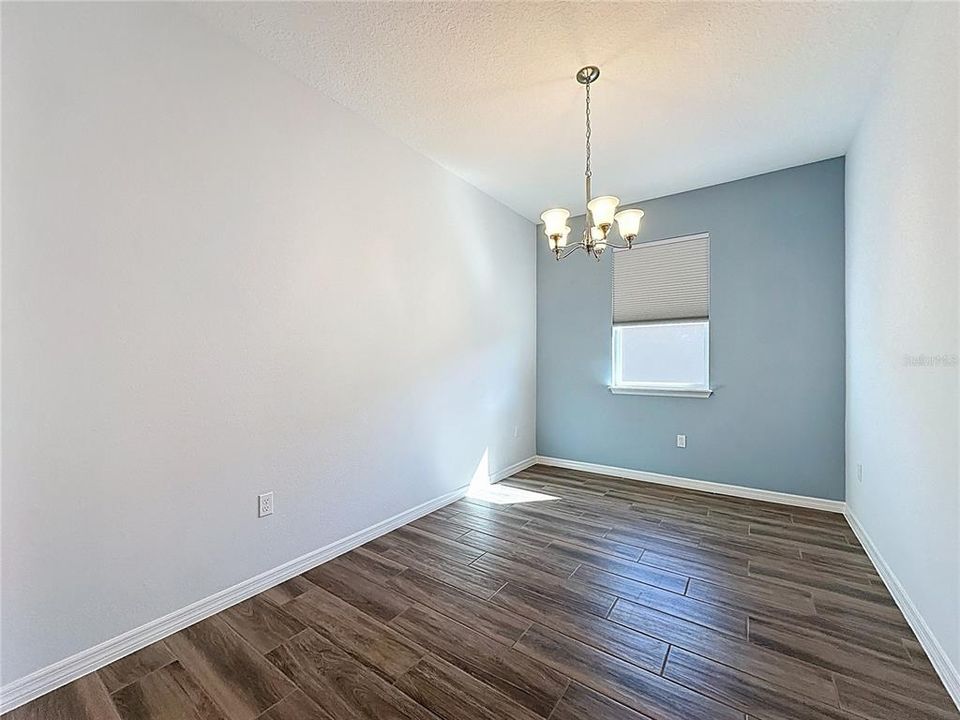 For Sale: $400,000 (3 beds, 2 baths, 1905 Square Feet)
