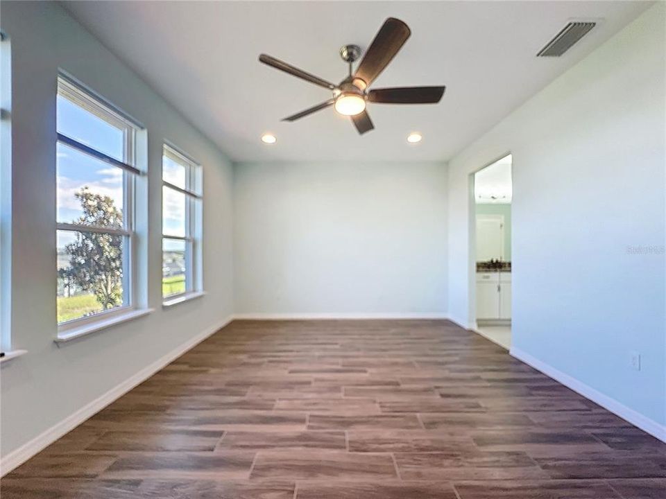 For Sale: $400,000 (3 beds, 2 baths, 1905 Square Feet)