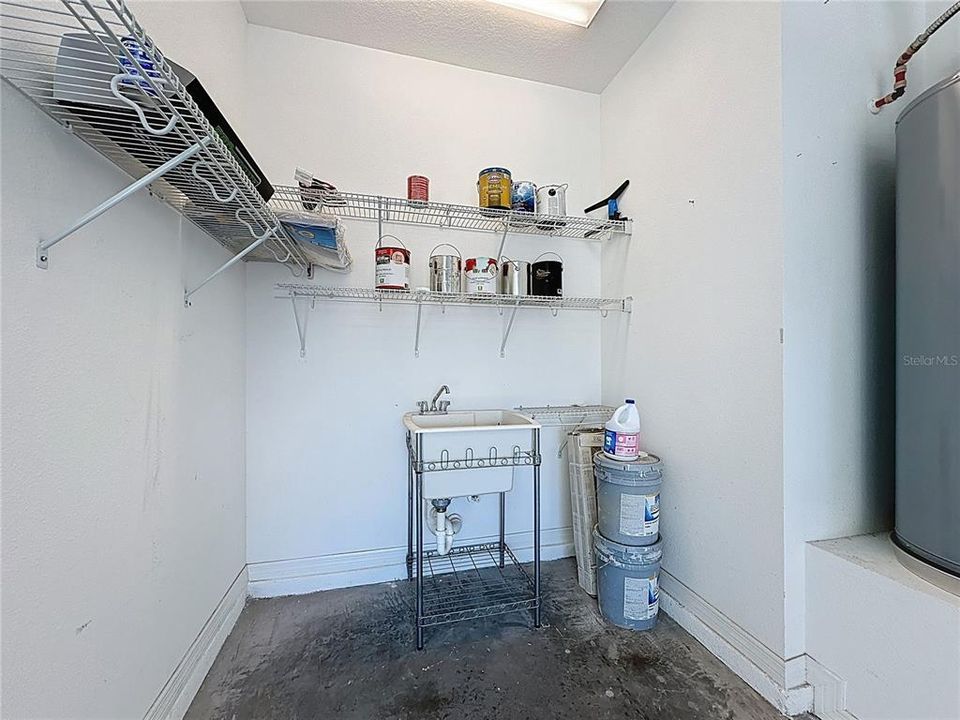 For Sale: $400,000 (3 beds, 2 baths, 1905 Square Feet)