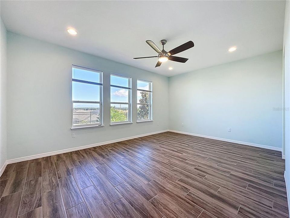 For Sale: $400,000 (3 beds, 2 baths, 1905 Square Feet)