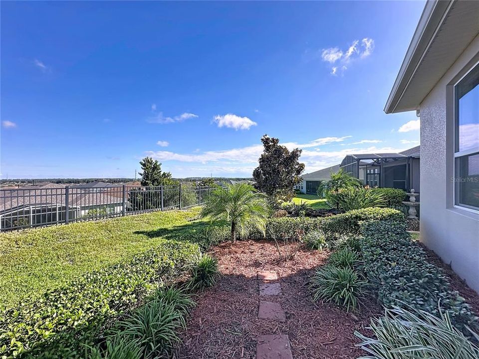 For Sale: $400,000 (3 beds, 2 baths, 1905 Square Feet)