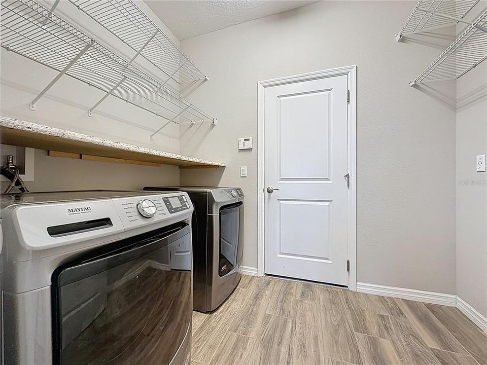 For Sale: $400,000 (3 beds, 2 baths, 1905 Square Feet)