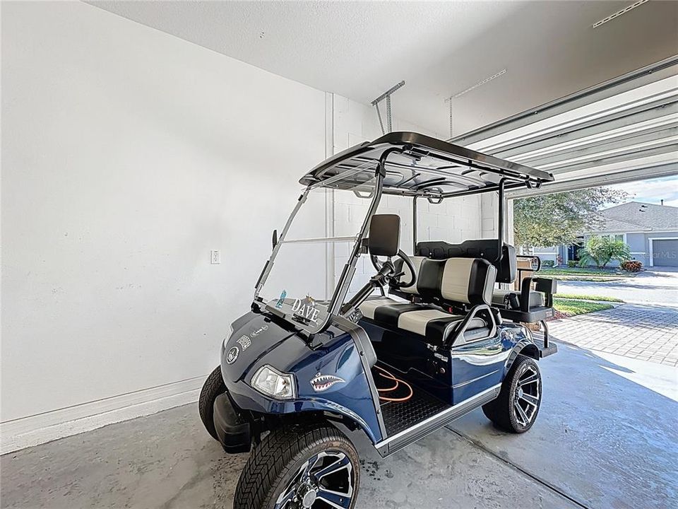 For Sale: $400,000 (3 beds, 2 baths, 1905 Square Feet)