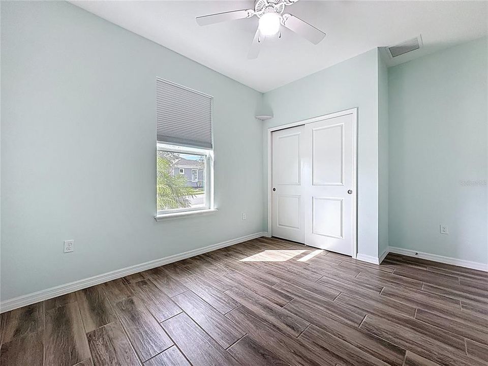 For Sale: $400,000 (3 beds, 2 baths, 1905 Square Feet)