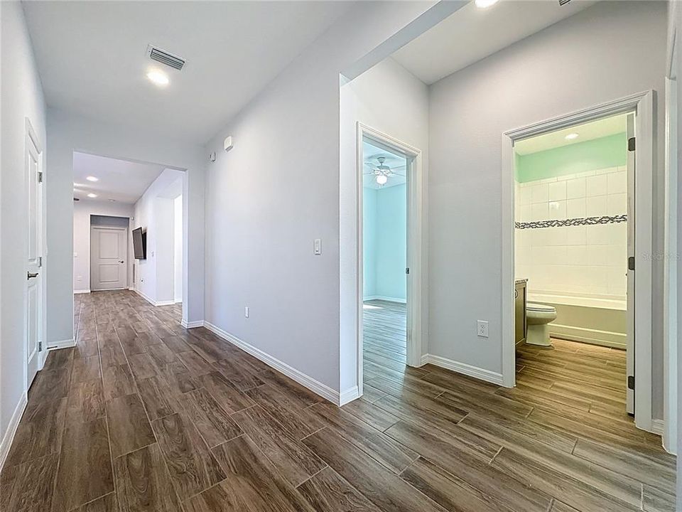 For Sale: $400,000 (3 beds, 2 baths, 1905 Square Feet)