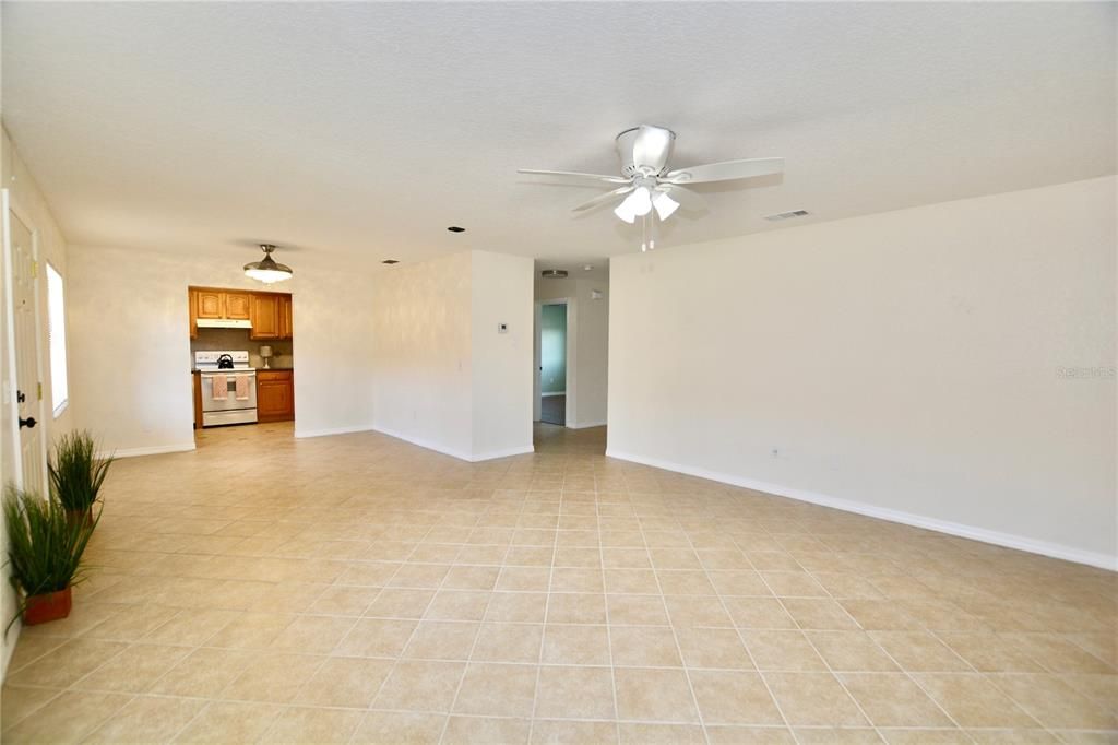 For Rent: $2,750 (2 beds, 2 baths, 1147 Square Feet)