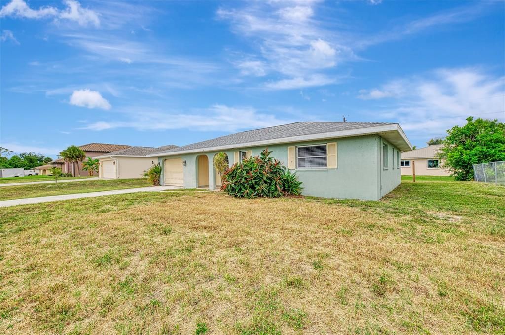 Active With Contract: $199,000 (2 beds, 2 baths, 1095 Square Feet)
