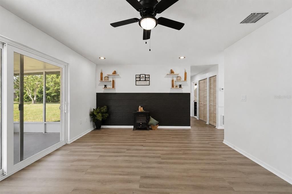 For Sale: $339,900 (3 beds, 2 baths, 1584 Square Feet)