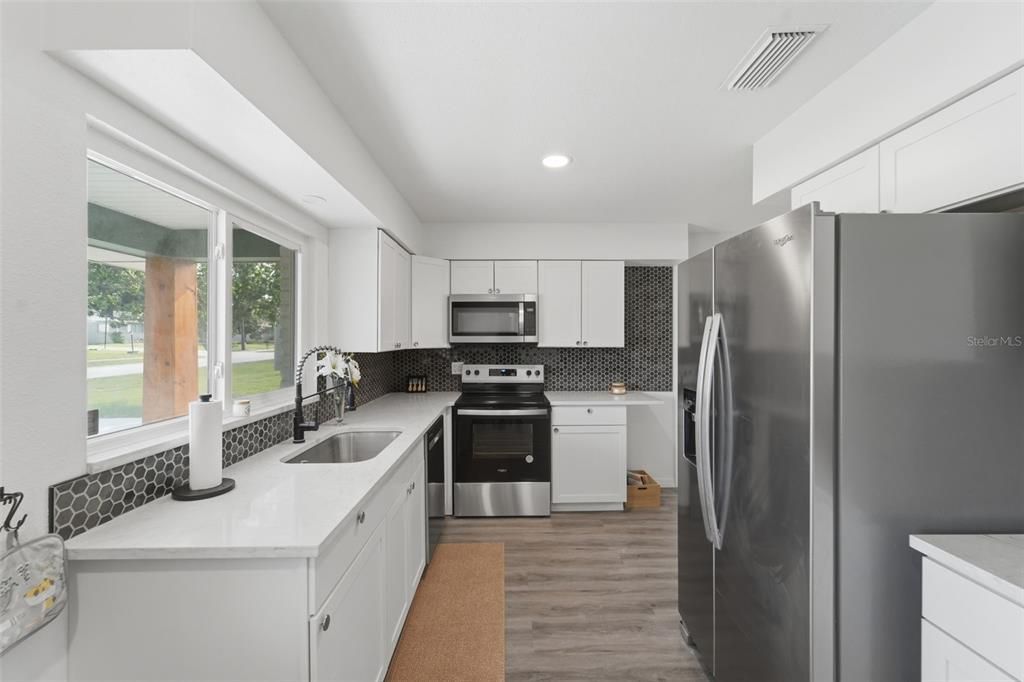 For Sale: $339,900 (3 beds, 2 baths, 1584 Square Feet)