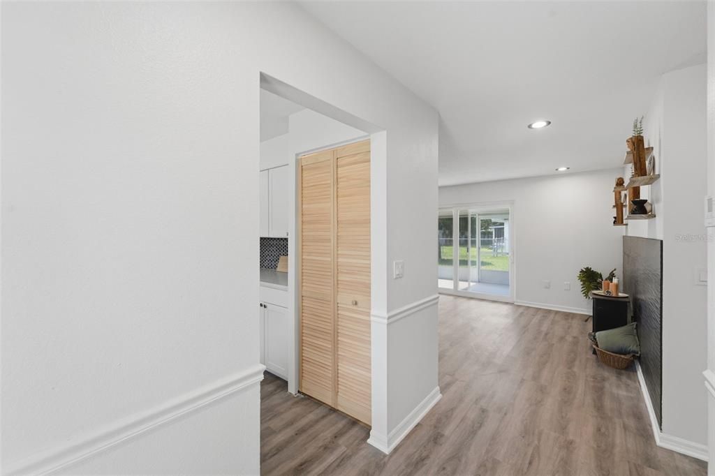 For Sale: $339,900 (3 beds, 2 baths, 1584 Square Feet)