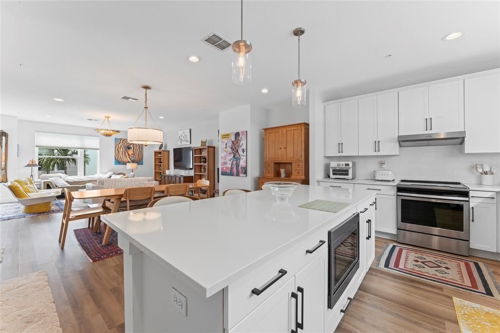 For Rent: $4,900 (3 beds, 3 baths, 2255 Square Feet)
