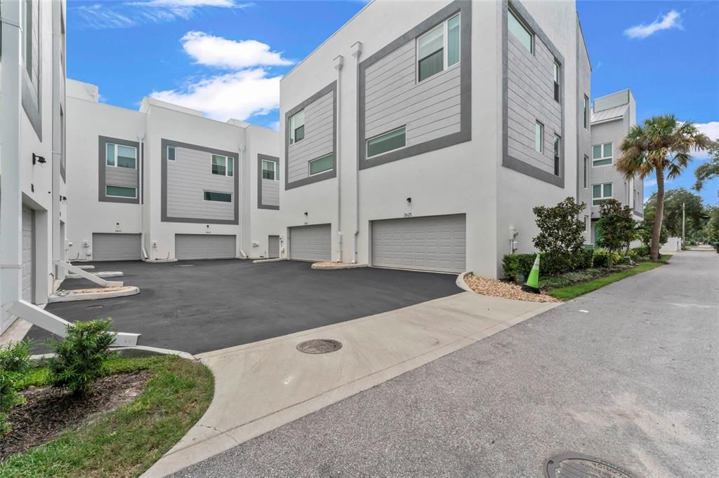 For Rent: $4,900 (3 beds, 3 baths, 2255 Square Feet)