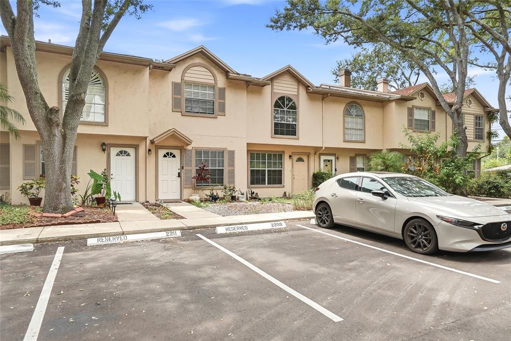 For Sale: $215,000 (2 beds, 1 baths, 896 Square Feet)
