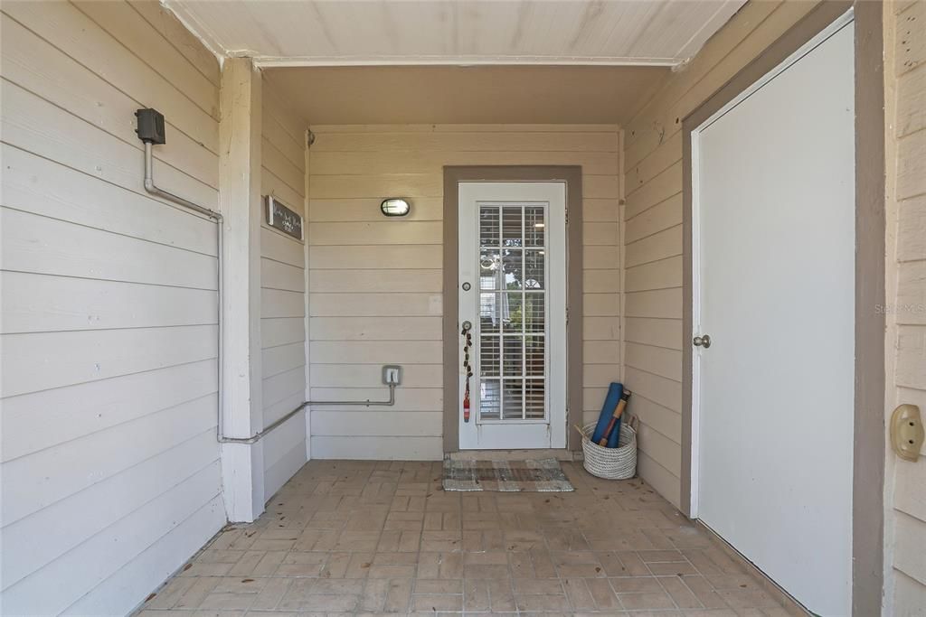 For Sale: $215,000 (2 beds, 1 baths, 896 Square Feet)