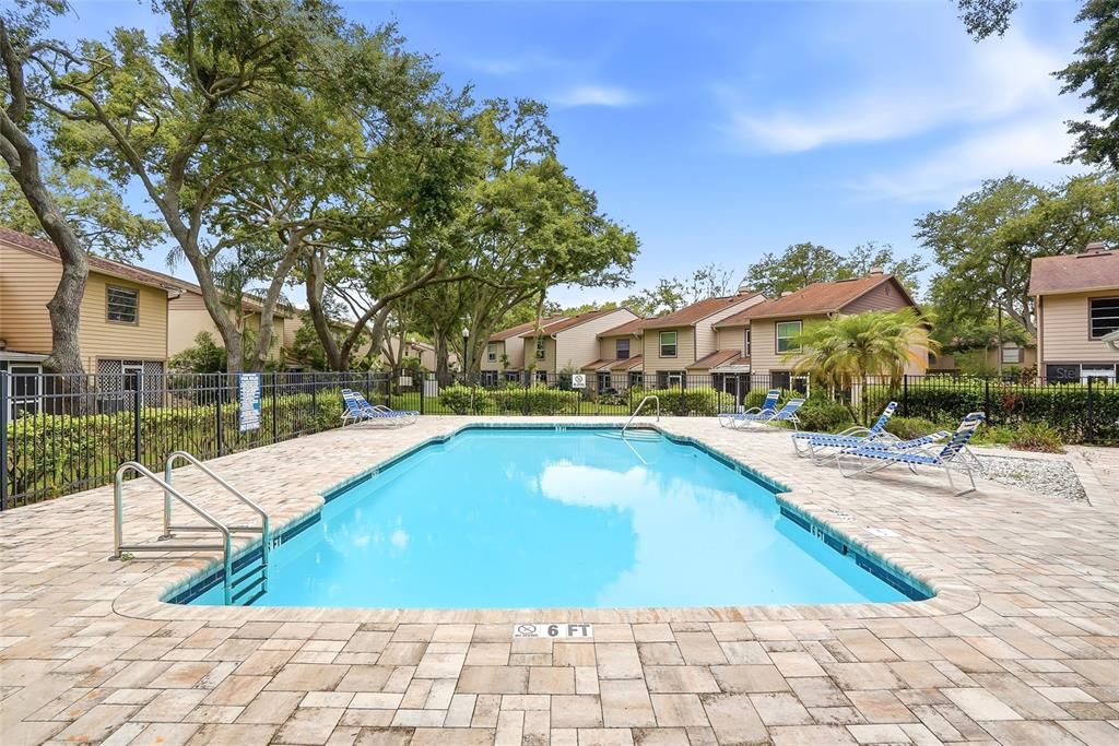 For Sale: $215,000 (2 beds, 1 baths, 896 Square Feet)