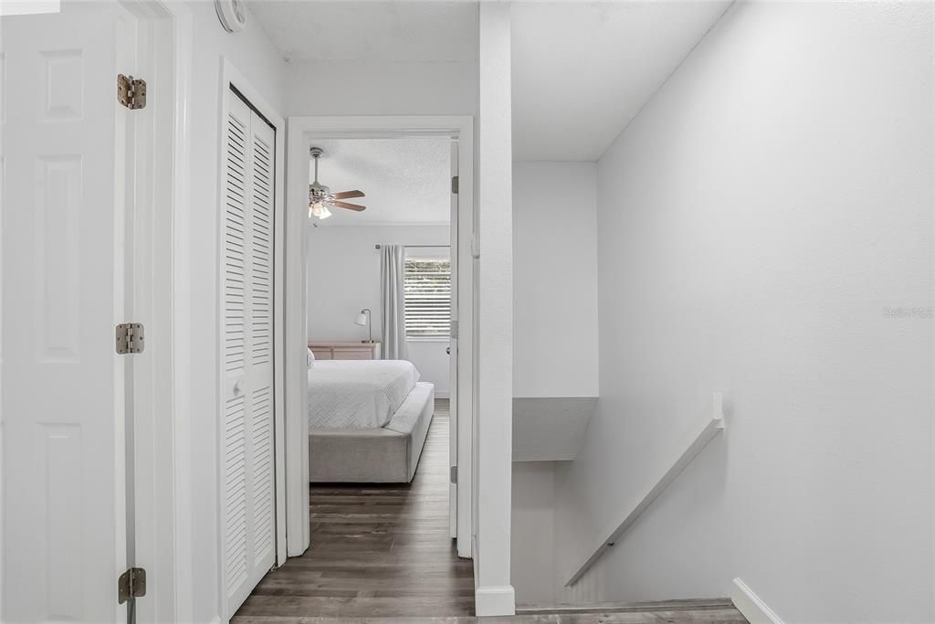 For Sale: $215,000 (2 beds, 1 baths, 896 Square Feet)