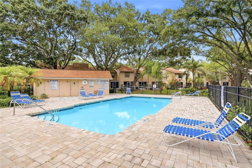For Sale: $215,000 (2 beds, 1 baths, 896 Square Feet)
