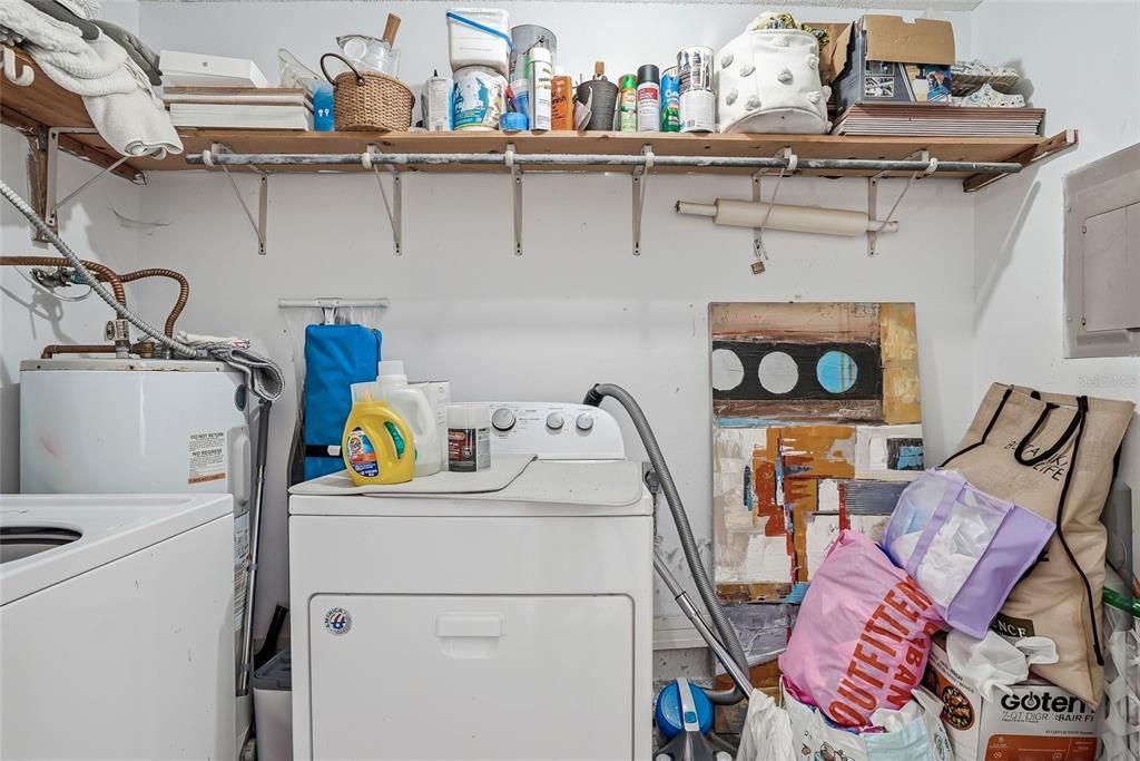 For Sale: $215,000 (2 beds, 1 baths, 896 Square Feet)