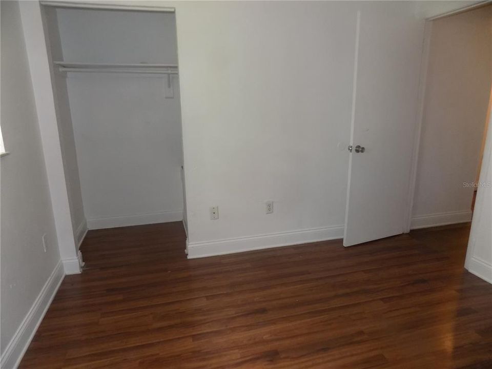出租: $1,150 (2 贝兹, 1 浴室, 1800 平方英尺)