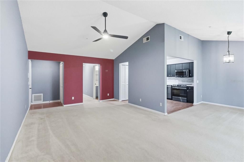 For Sale: $225,900 (2 beds, 2 baths, 1080 Square Feet)