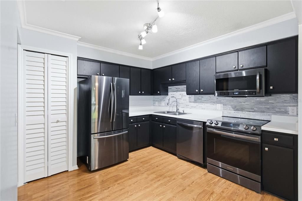 For Sale: $225,900 (2 beds, 2 baths, 1080 Square Feet)