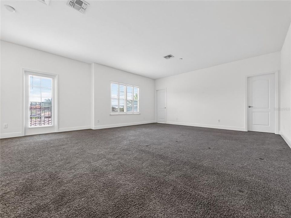 For Sale: $1,320,000 (4 beds, 5 baths, 4069 Square Feet)
