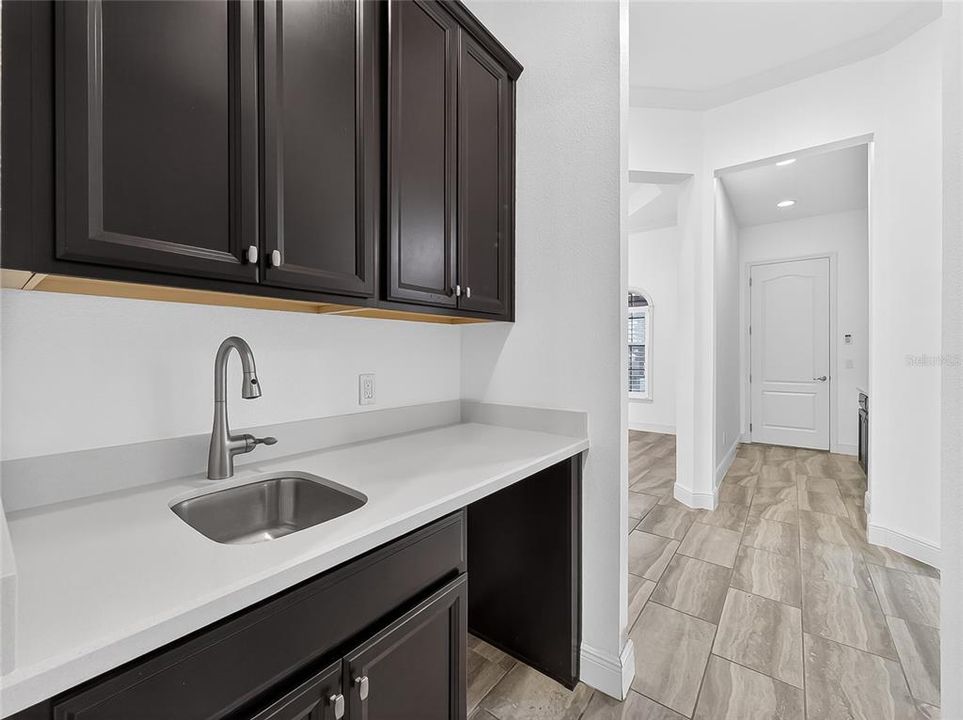 For Sale: $1,320,000 (4 beds, 5 baths, 4069 Square Feet)