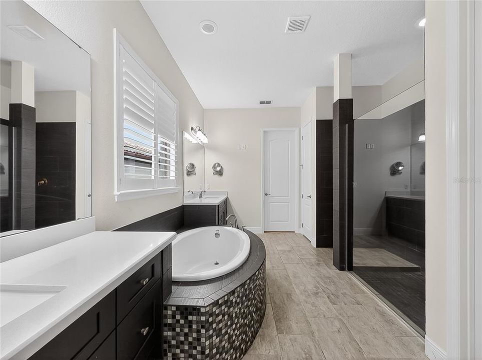 For Sale: $1,320,000 (4 beds, 5 baths, 4069 Square Feet)